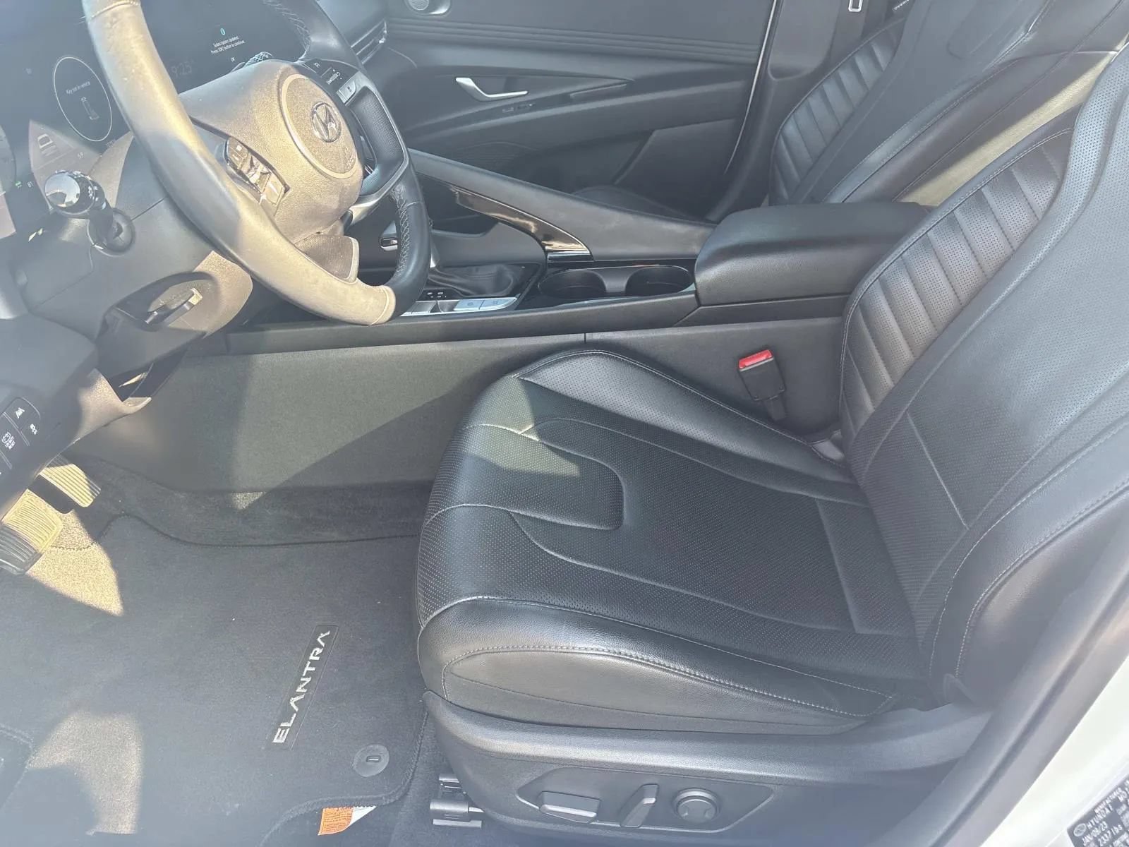 Used 2023 Hyundai Elantra Limited w/ Preferred Accessory Package FWD image 28