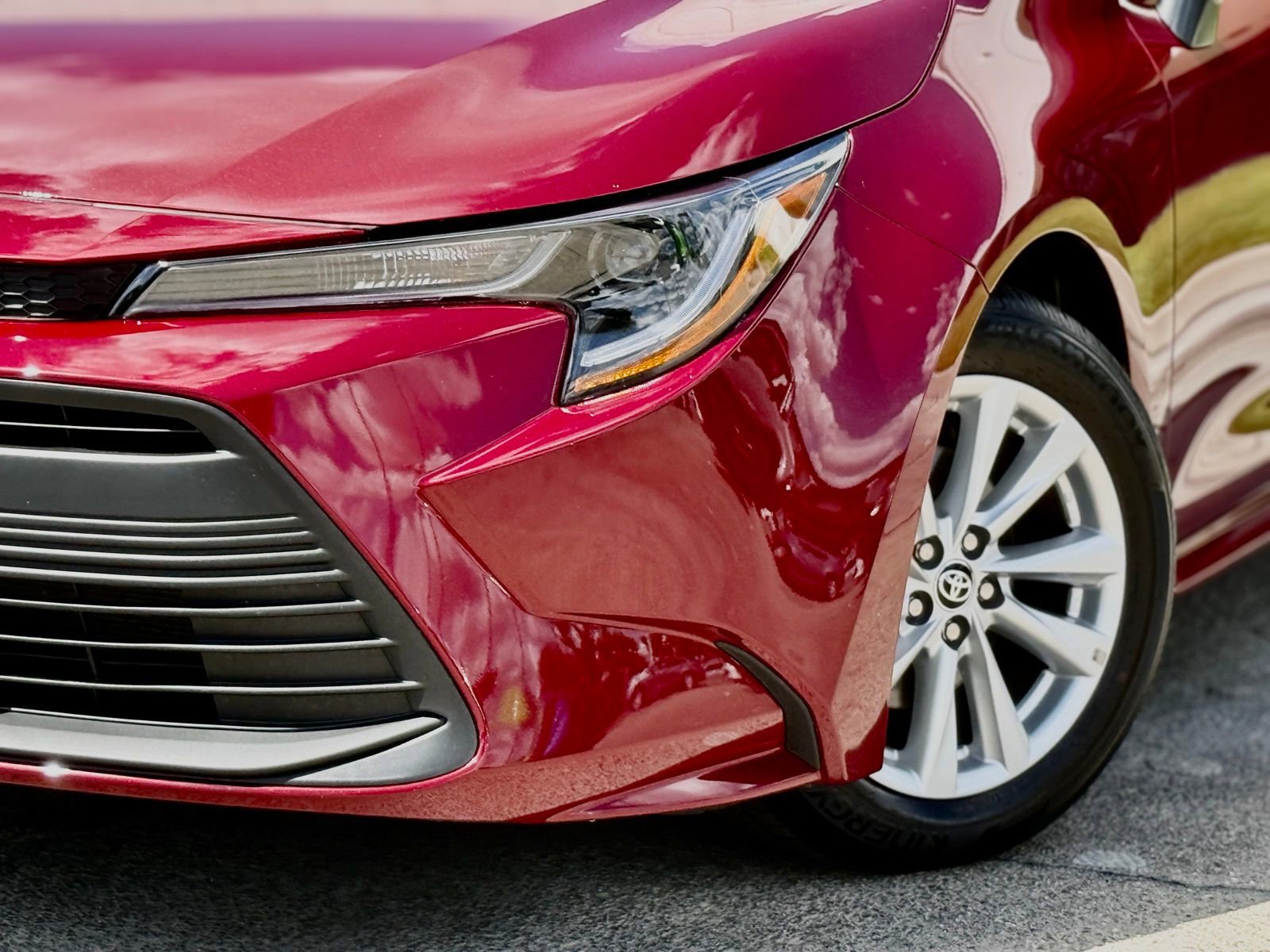 Used 2025 Toyota Corolla LE w/ LE Premium Package image 4