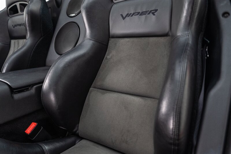 Used 2004 Dodge Viper SRT-10 RWD image 36