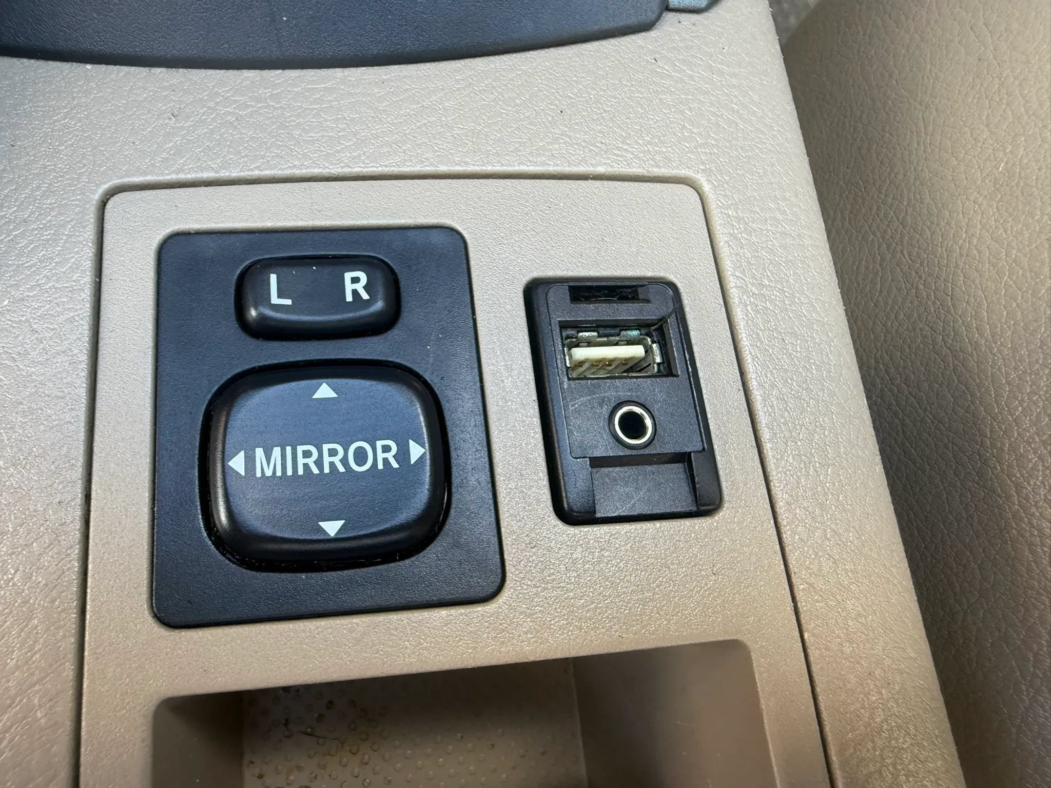 Used 2012 Toyota RAV4 Limited w/ Premium Plus Value Pkg AWD/4WD image 34