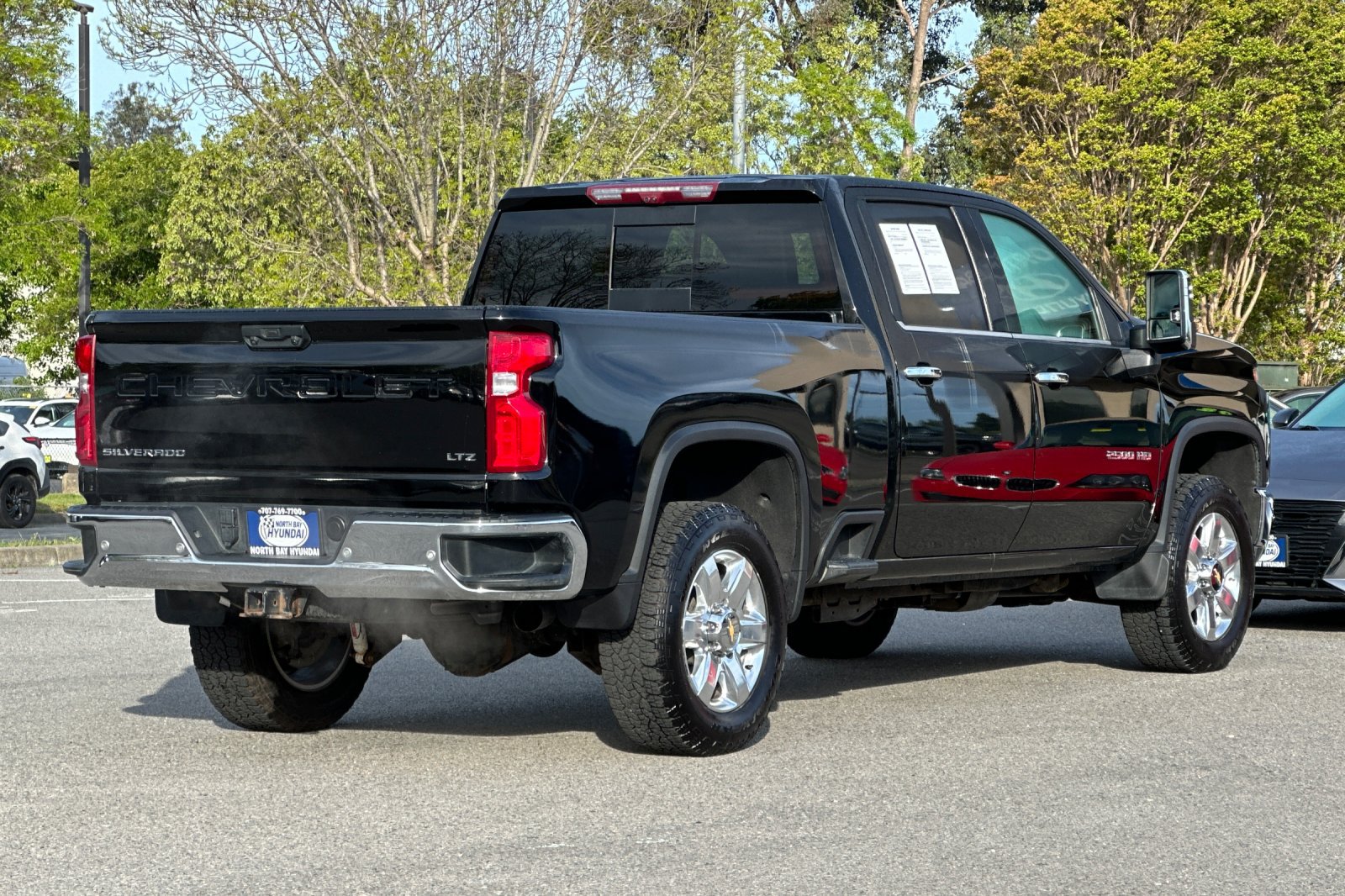 Used 2022 Chevrolet Silverado 2500 LTZ w/ LTZ Premium Package AWD/4WD image 5