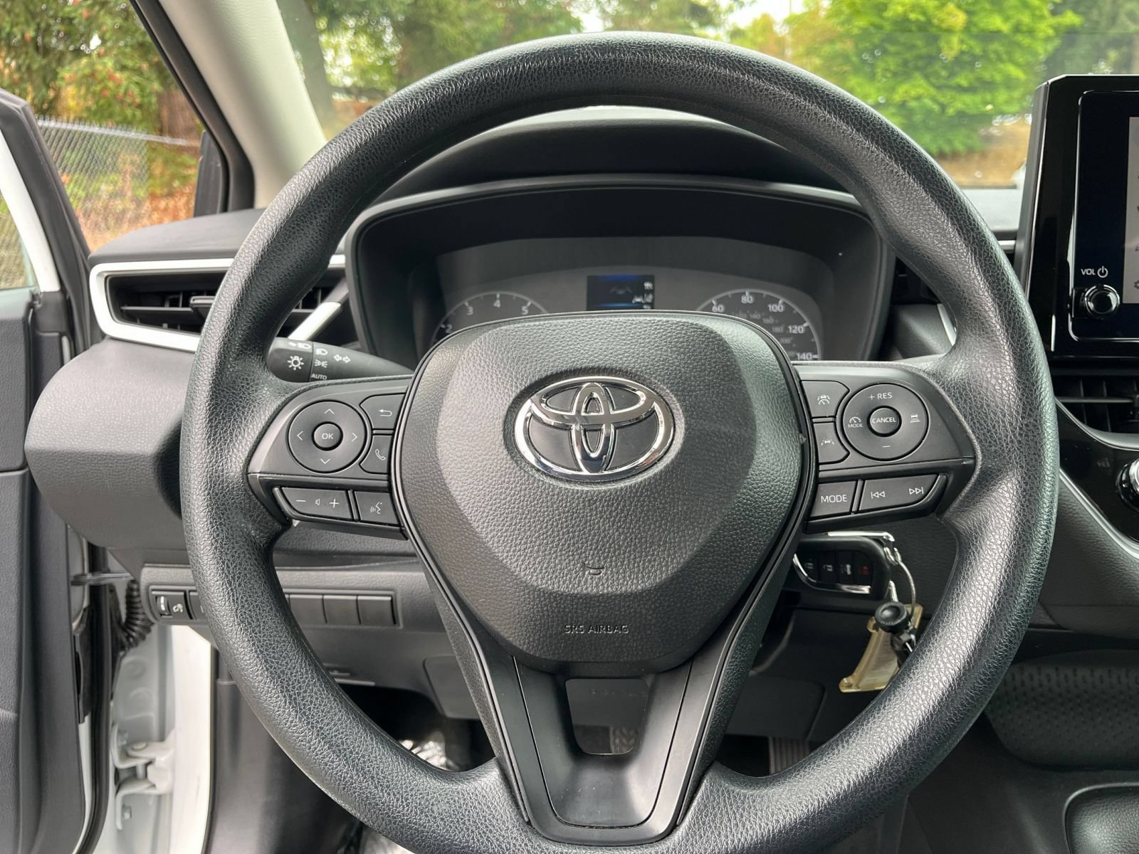 Used 2025 Toyota Corolla LE FWD image 27