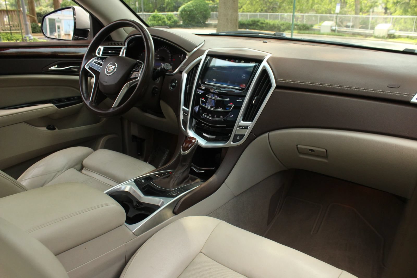 Used 2015 Cadillac SRX Luxury w/ Driver Awareness Package AWD/4WD image 25