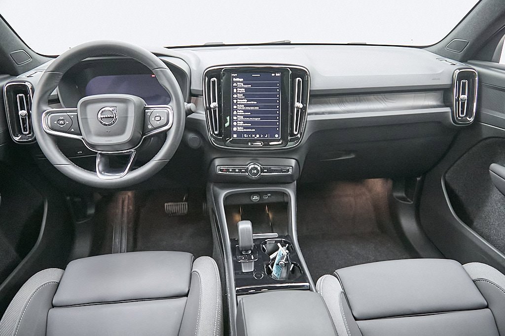 Certified 2023 Volvo C40 Recharge Core w/ Climate Package image 23