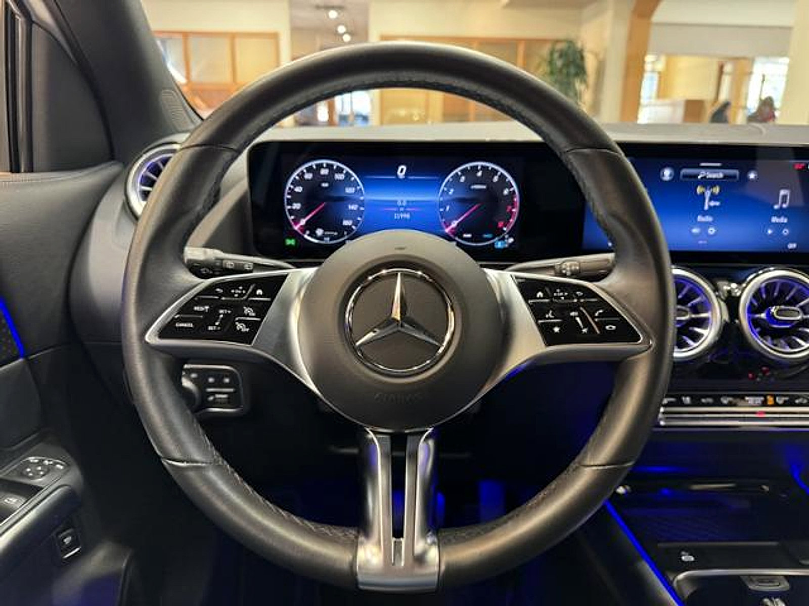 Used 2025 Mercedes-Benz GLA 250 image 11