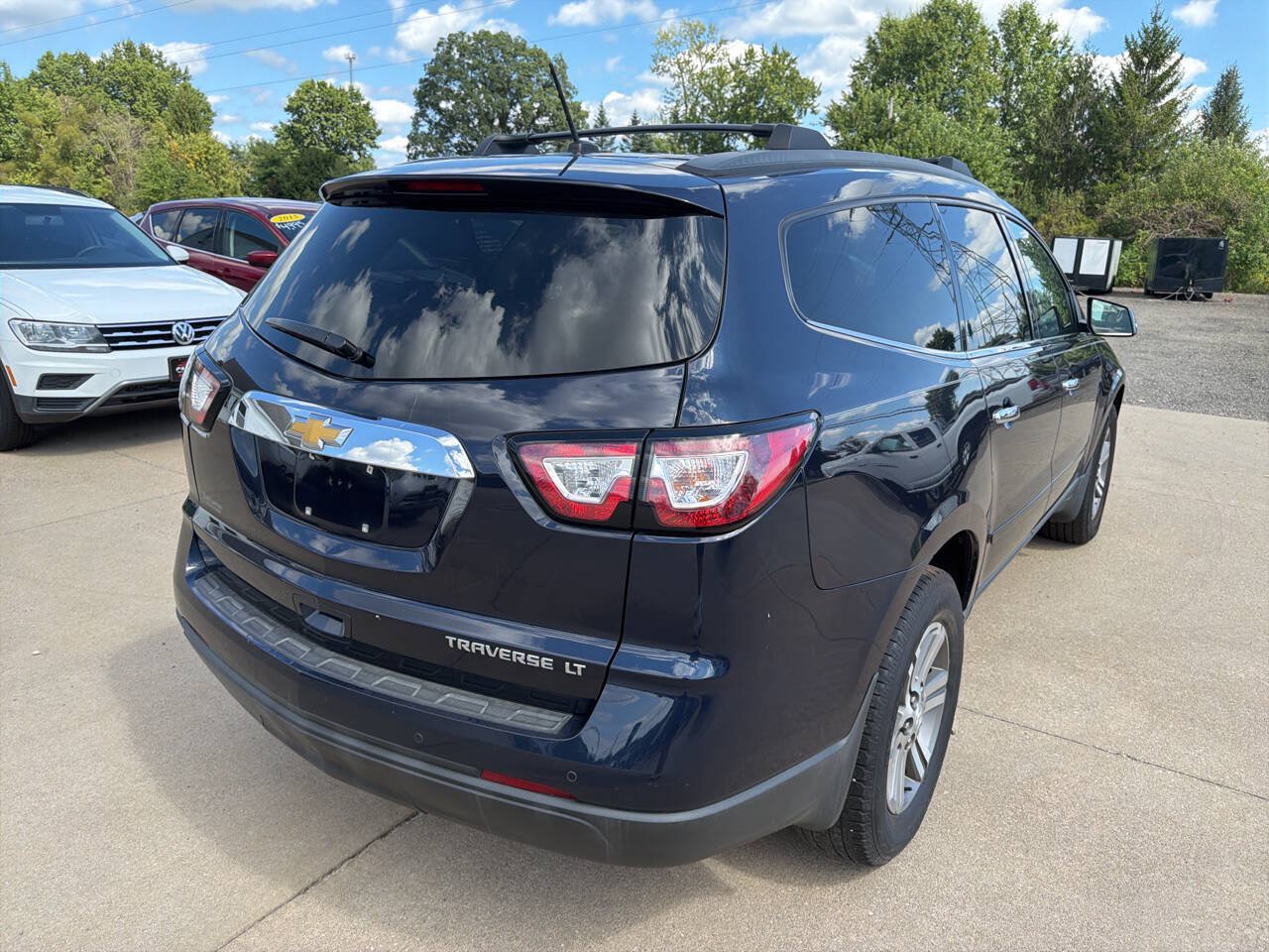 Used 2015 Chevrolet Traverse LT FWD image 4
