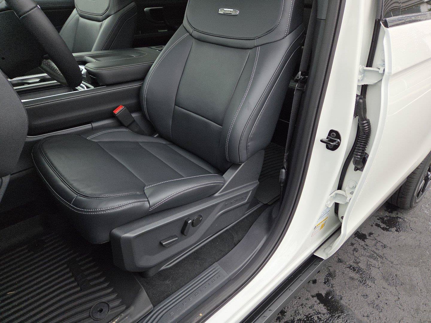 New 2027 Ford Expedition Max Platinum w/ Stealth Performance Package AWD/4WD image 26