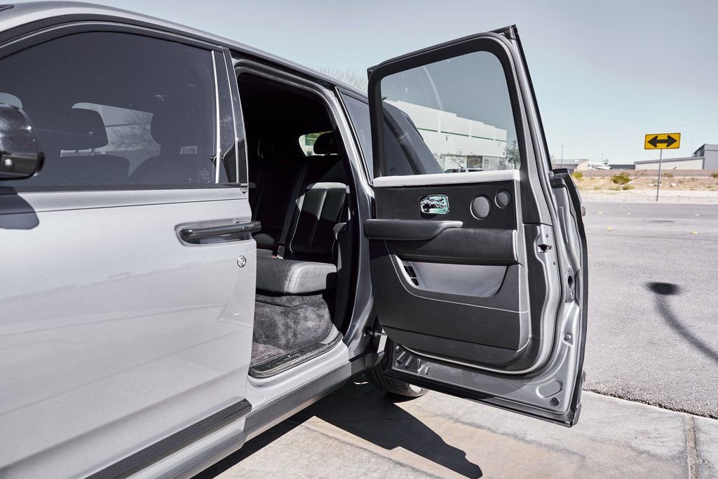 Used 2023 Rolls-Royce Cullinan image 30