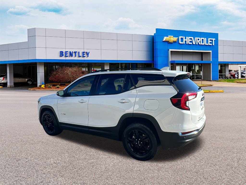 Used 2024 GMC Terrain AT4 image 3