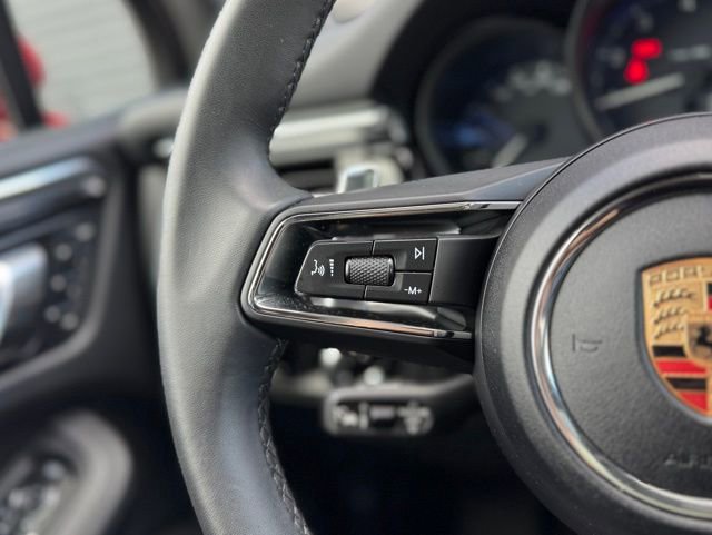 Certified 2025 Porsche Macan image 21