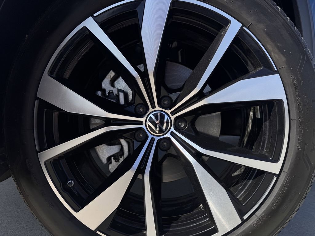 Used 2025 Volkswagen Atlas SEL Premium R-Line image 9