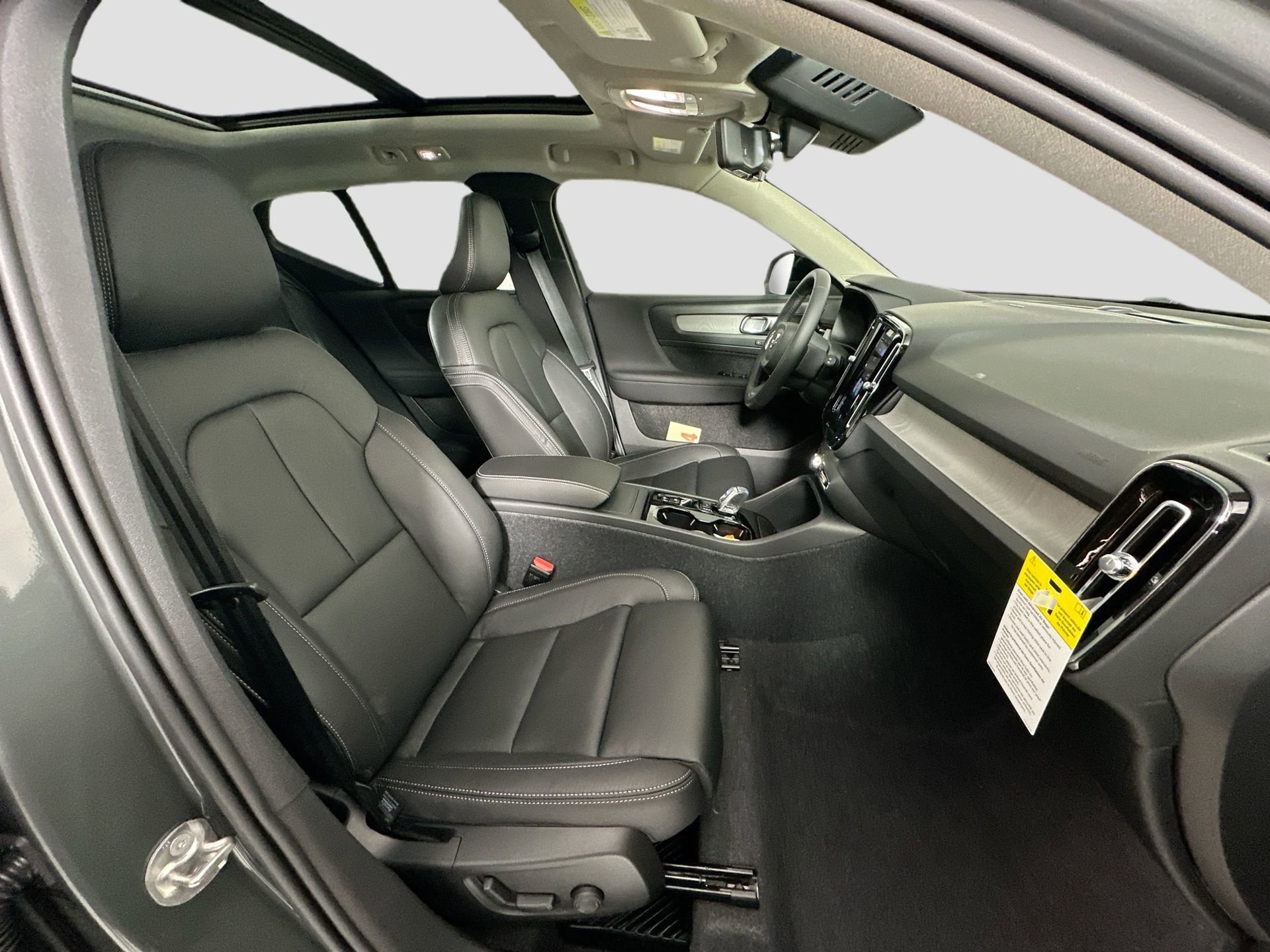 New 2026 Volvo XC40 B4 Plus w/ Climate Package FWD image 29
