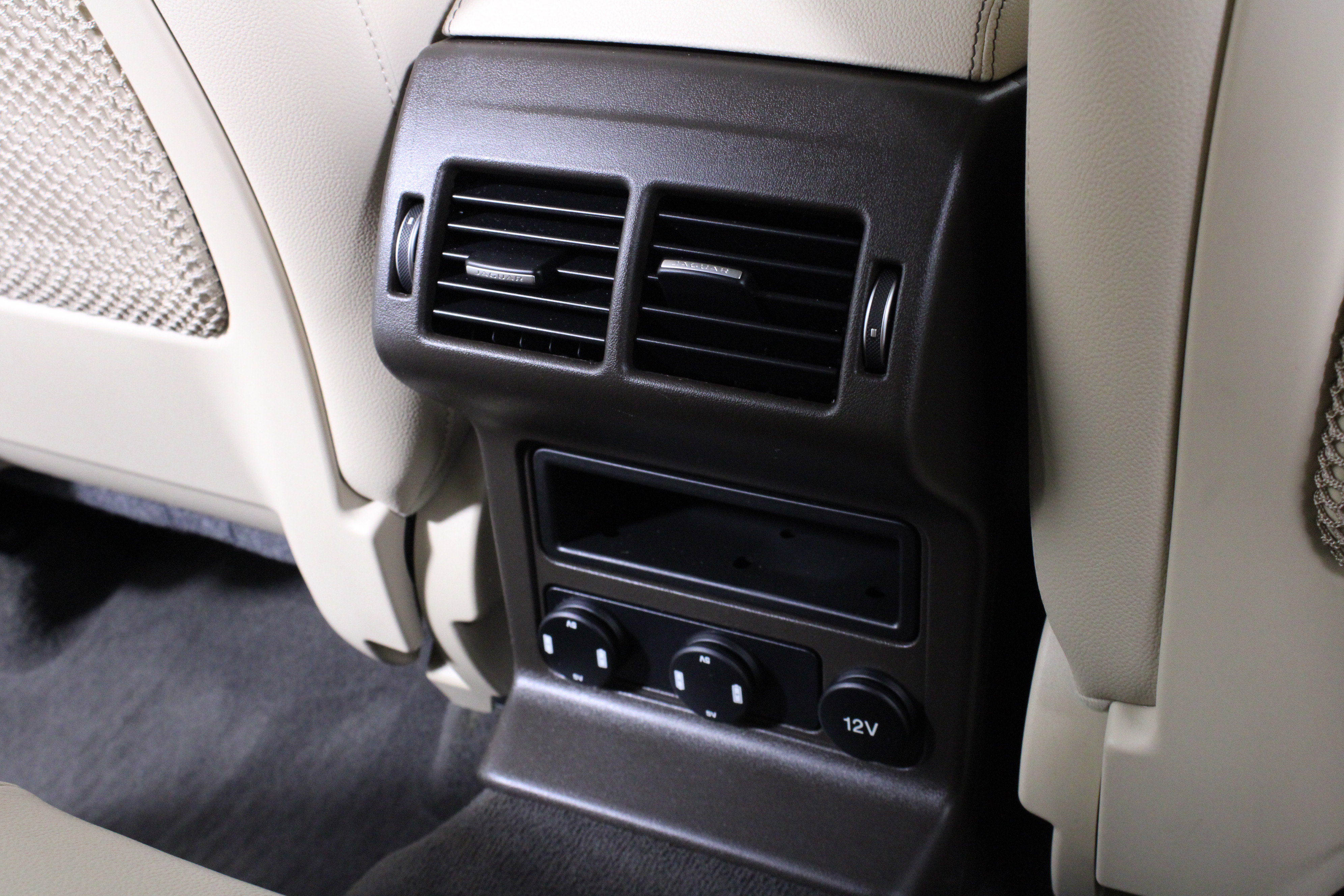 Used 2017 Jaguar F-PACE Prestige image 17