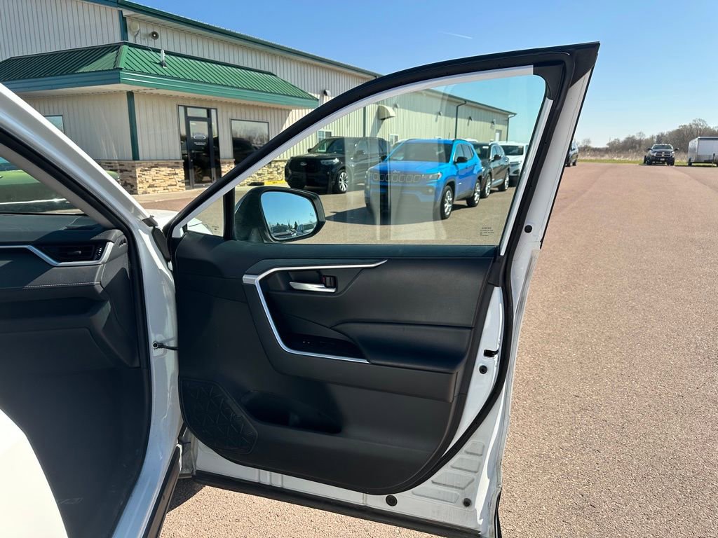 Used 2019 Toyota RAV4 XLE w/ Convenience Package AWD/4WD image 29