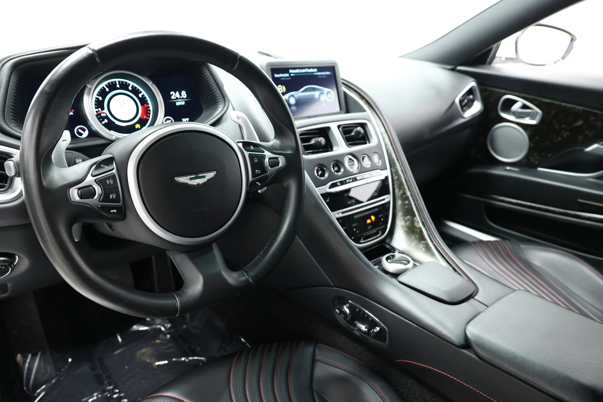 Used 2018 Aston Martin DB11 Coupe image 39