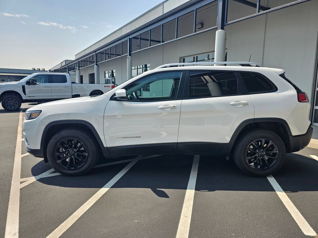 Used 2020 Jeep Cherokee Latitude AWD/4WD image 2