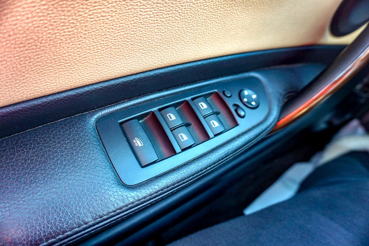 Used 2012 BMW 128i Convertible image 27