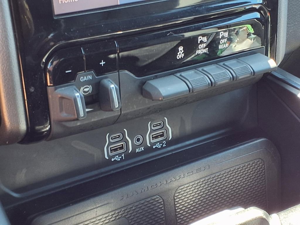 Used 2025 RAM 1500 Laramie w/ Sport Appearance Package AWD/4WD image 15