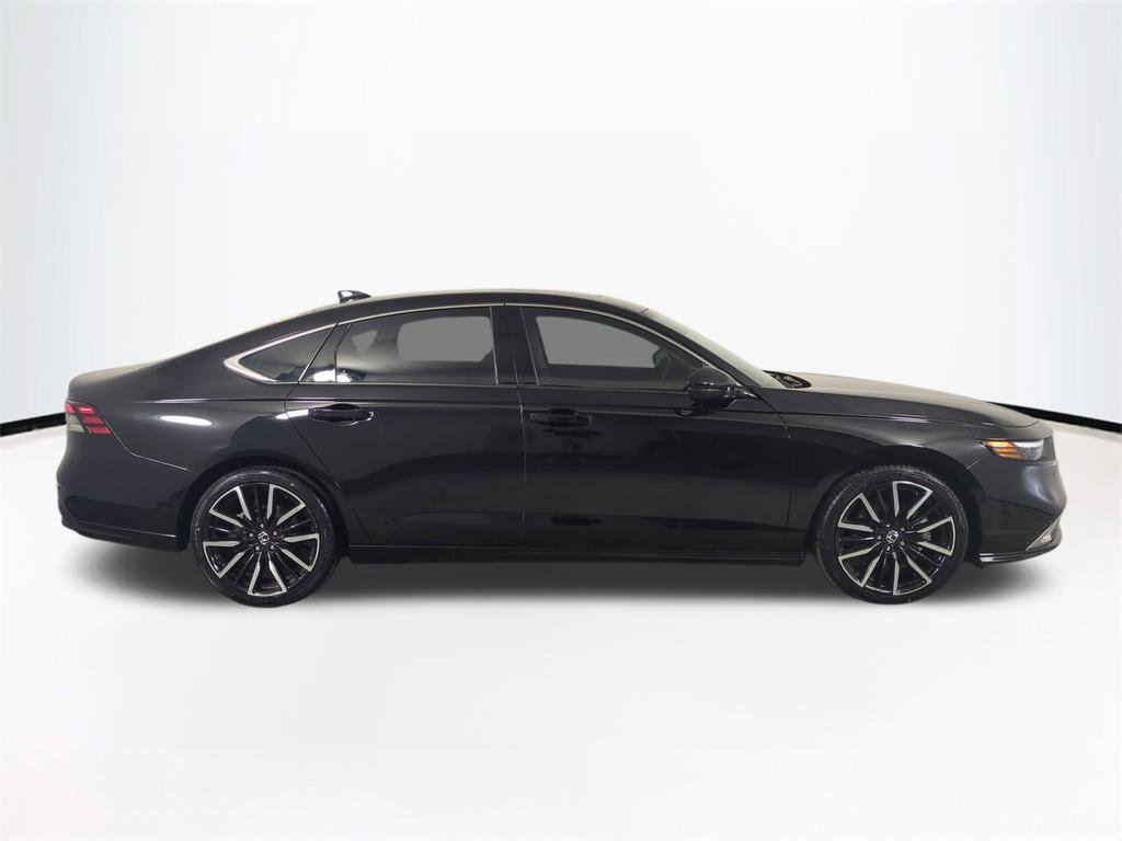 Used 2023 Honda Accord Touring image 4