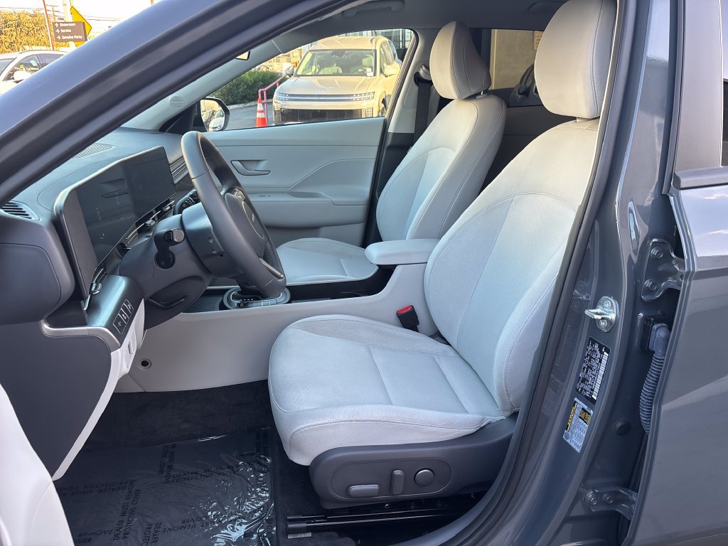 Used 2025 Hyundai Kona SEL FWD image 9