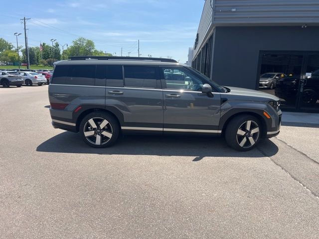Used 2024 Hyundai Santa Fe Limited AWD/4WD image 2