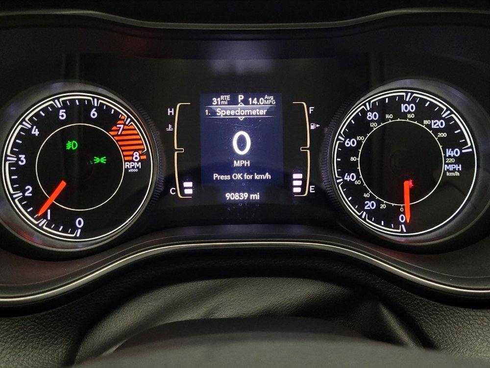 Used 2019 Jeep Cherokee Latitude Plus w/ Cold Weather Group AWD/4WD image 23