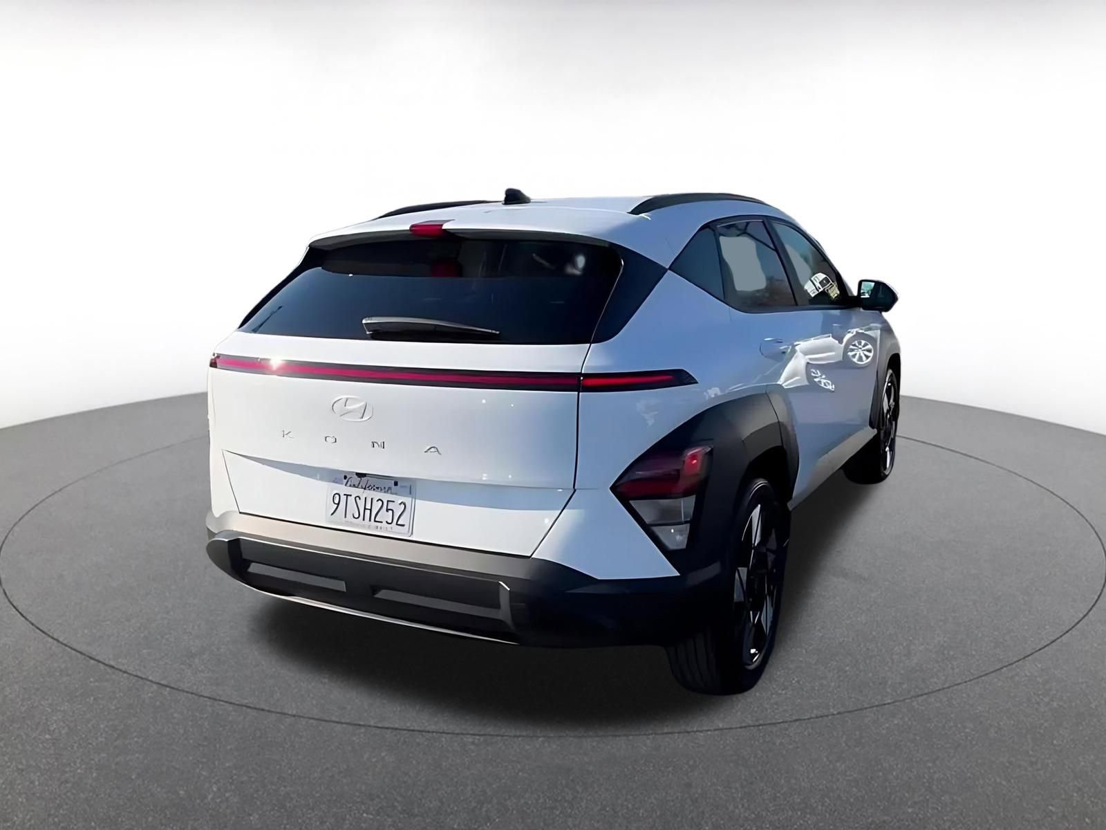 Used 2025 Hyundai Kona SEL image 14