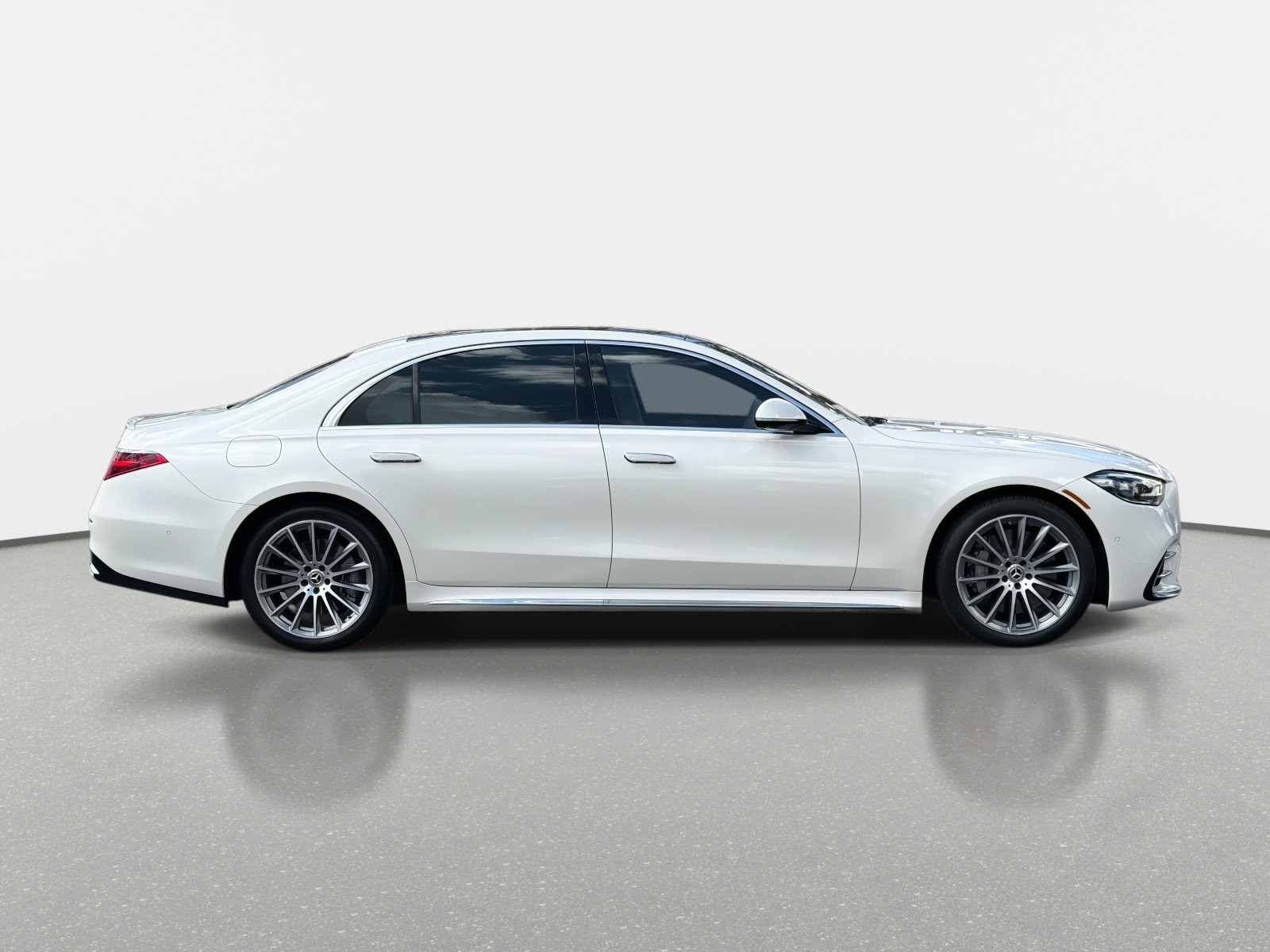 Used 2022 Mercedes-Benz S 580 4MATIC Sedan image 2