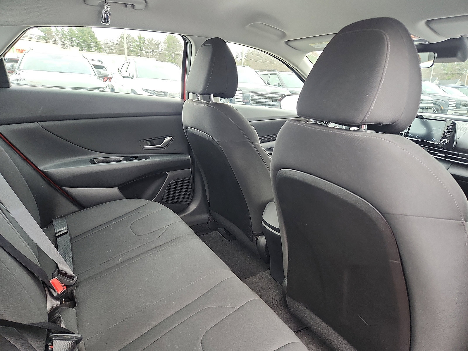 Certified 2021 Hyundai Elantra SEL w/ Convenience Package image 28