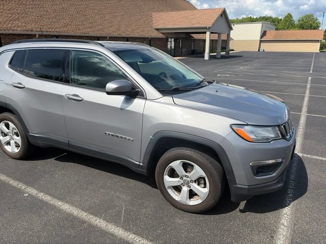 Used 2018 Jeep Compass Latitude w/ Popular Equipment Group AWD/4WD image 3