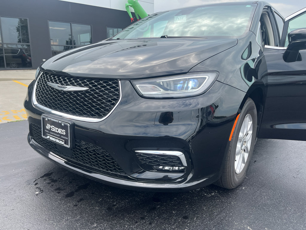 Used 2024 Chrysler Pacifica Touring-L FWD image 54
