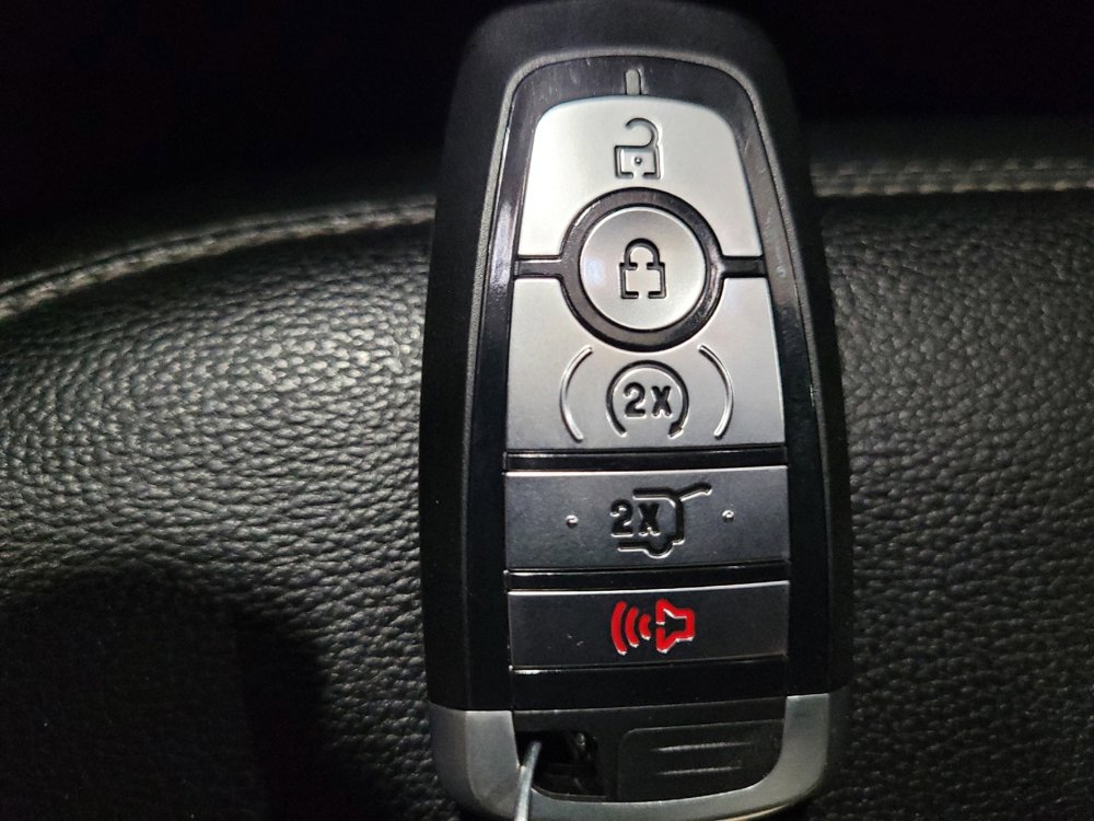 Used 2020 Ford Explorer XLT w/ Equipment Group 202A image 32