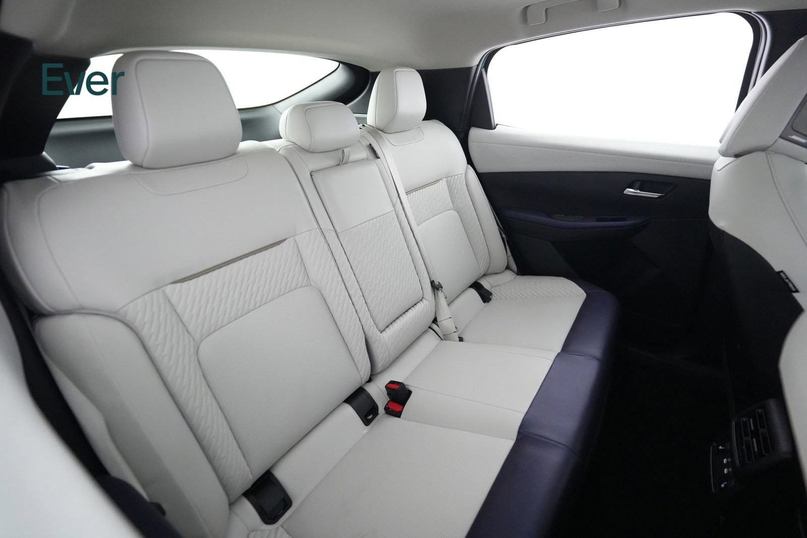 Used 2026 Nissan Leaf Platinum+ w/ Floor Mat Package (Platinum+) FWD image 5