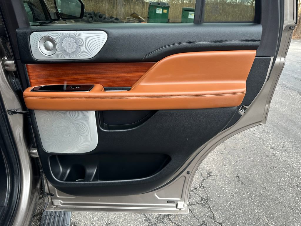 Used 2019 Lincoln Navigator Reserve w/ Cargo Package image 33