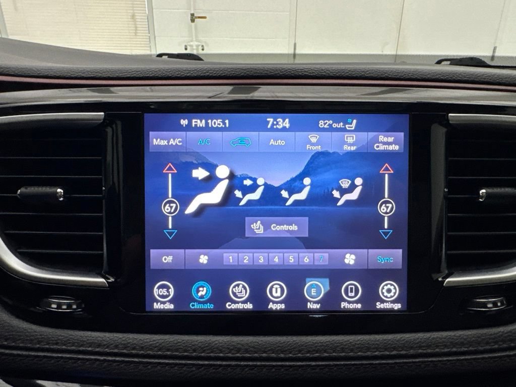 Used 2020 Chrysler Pacifica Limited FWD image 28