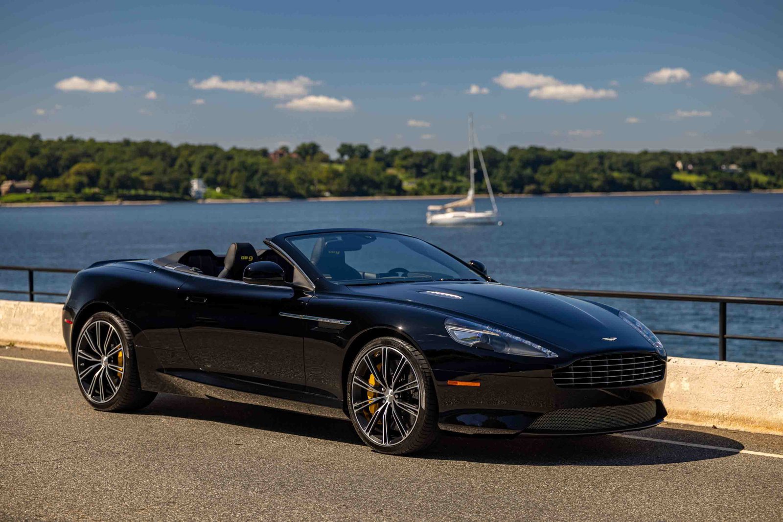 Used 2013 Aston Martin DB9 Volante RWD image 3