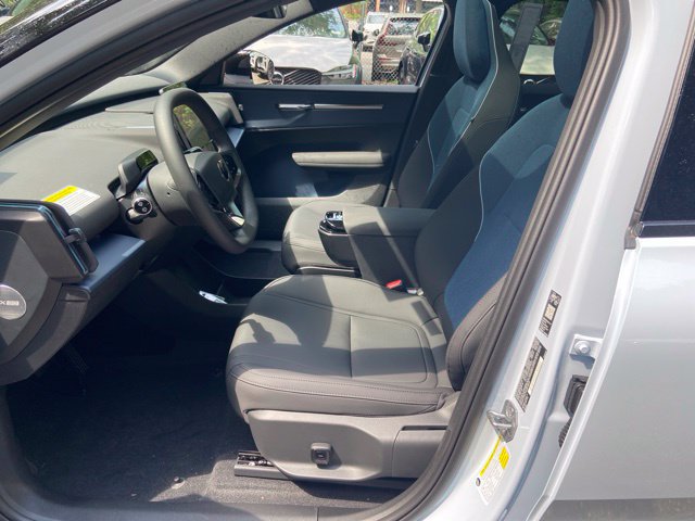 New 2026 Volvo EX30 Plus w/ Protection Package Premier AWD/4WD image 11