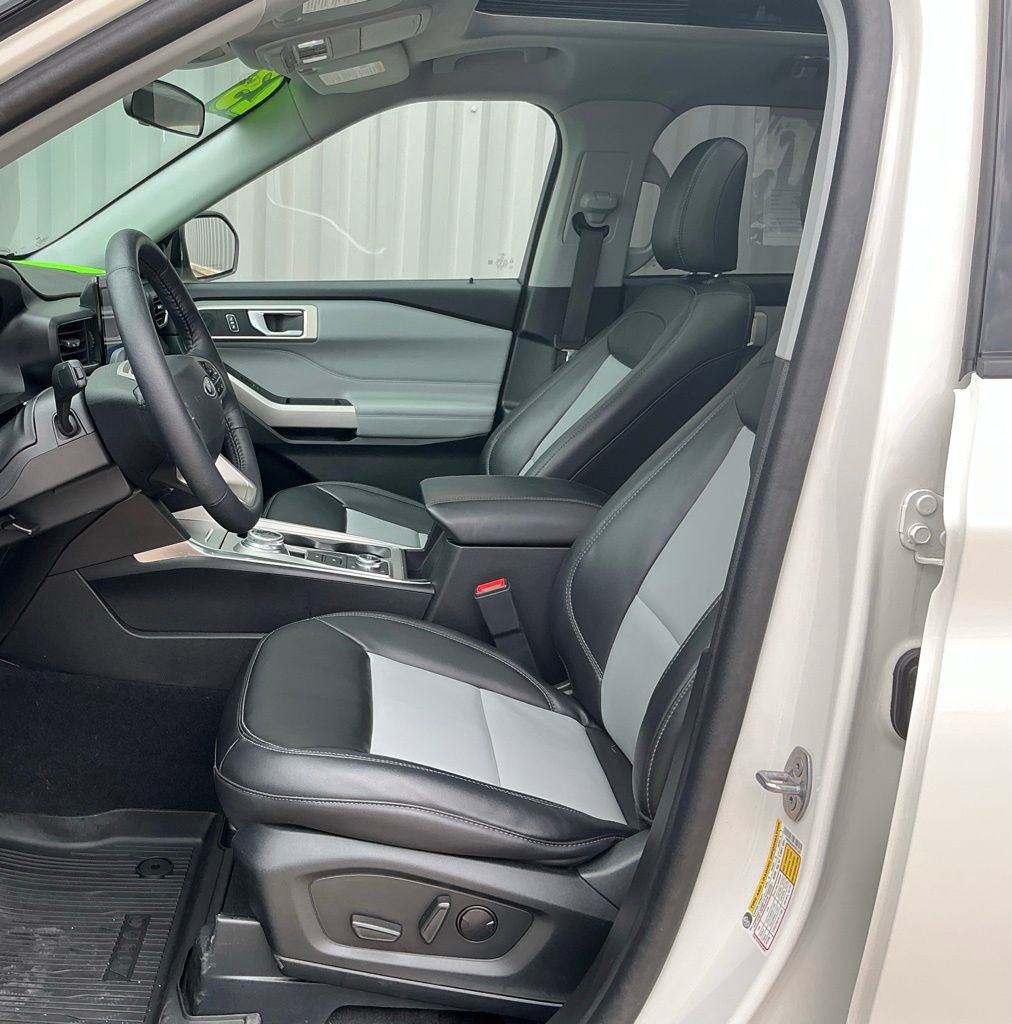 Used 2023 Ford Explorer XLT w/ Equipment Group 202A image 9
