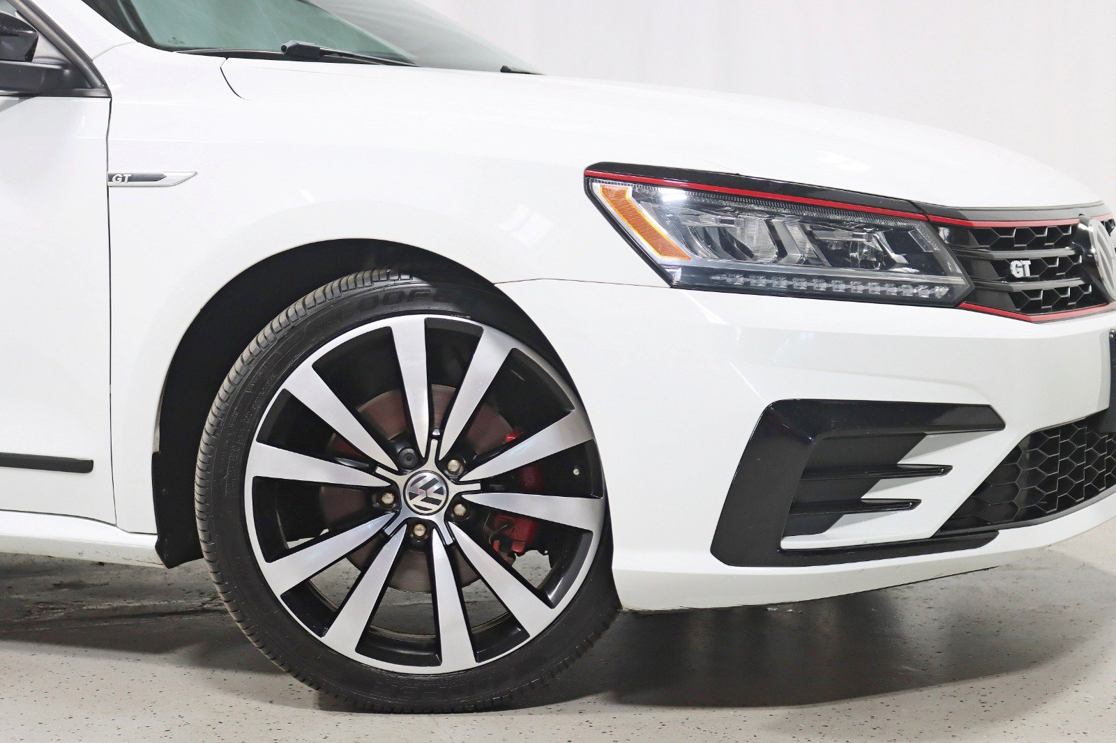 Used 2018 Volkswagen Passat 3.6 FWD image 5