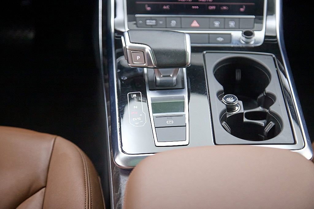 Used 2022 Audi Q8 Premium w/ Convenience Package image 32