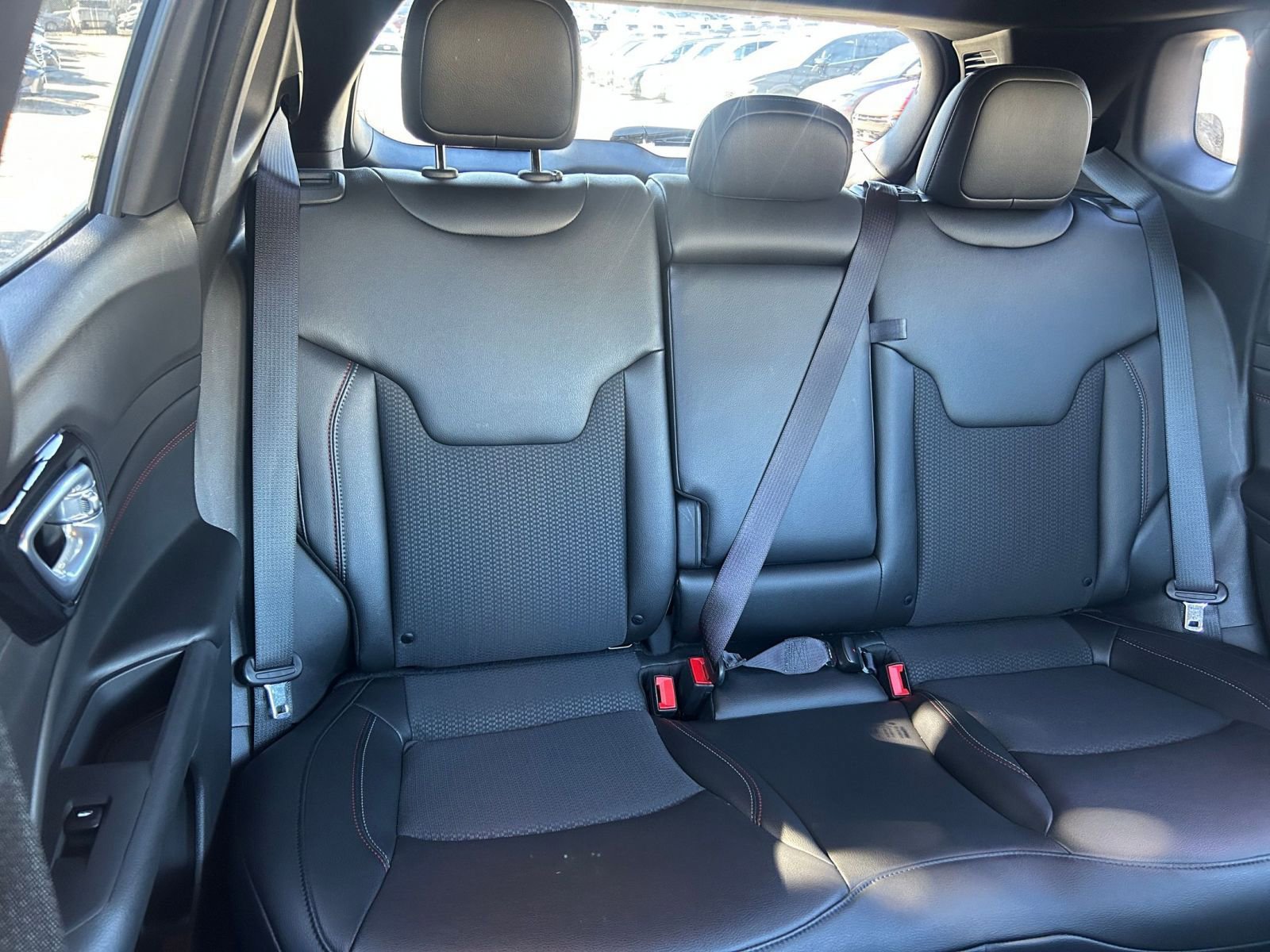 Used 2025 Jeep Compass Trailhawk image 38