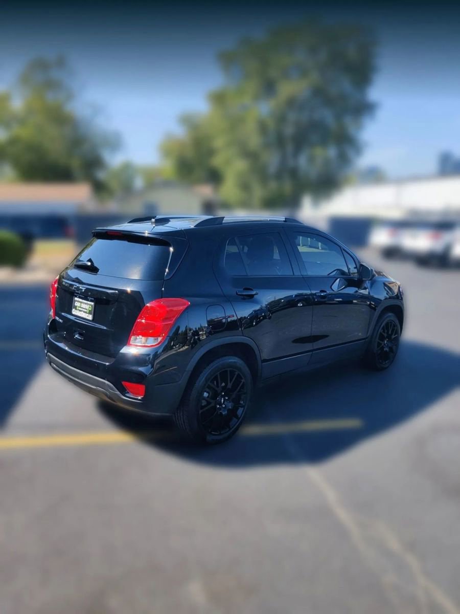 Used 2022 Chevrolet Trax LT w/ Midnight Edition image 7