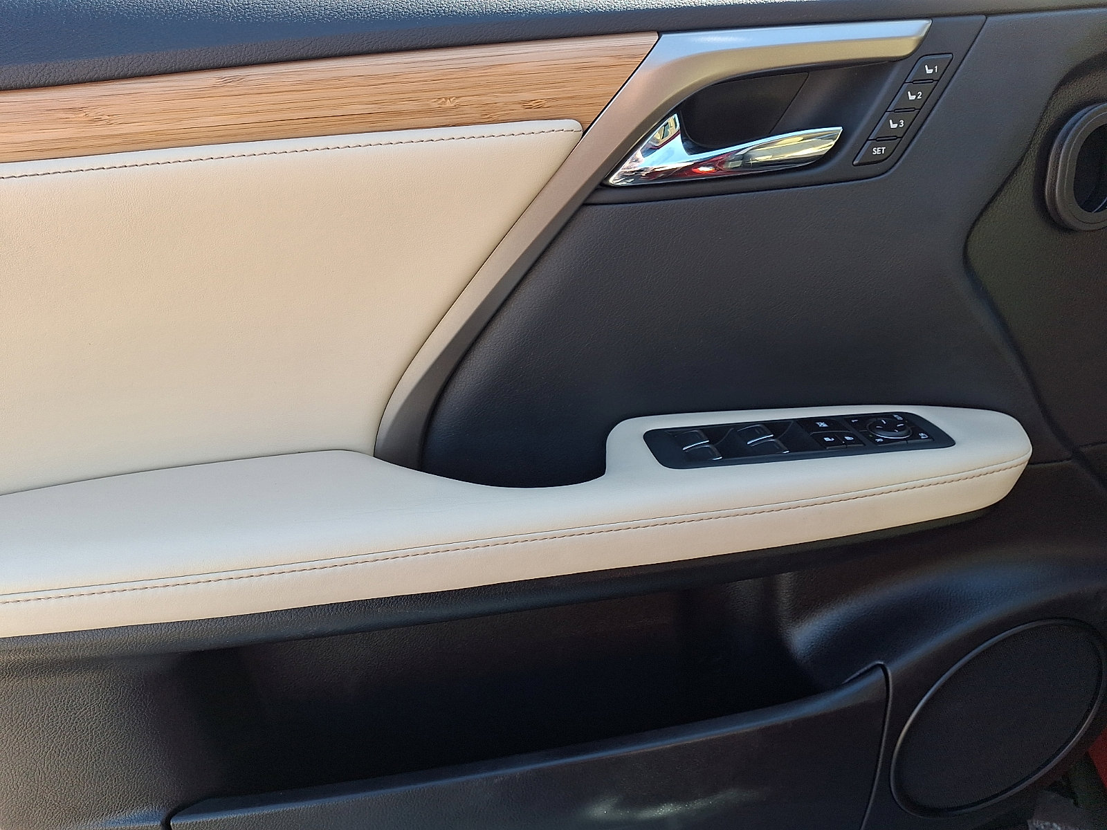 Certified 2021 Lexus RX 350L Premium w/ Premium Package image 13