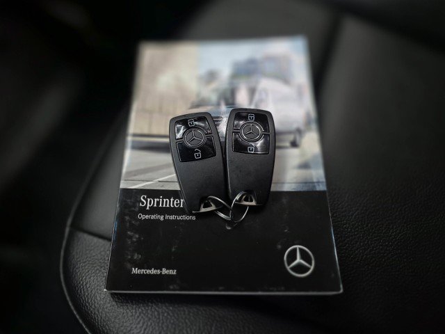 Used 2022 Mercedes-Benz Sprinter 2500 image 33