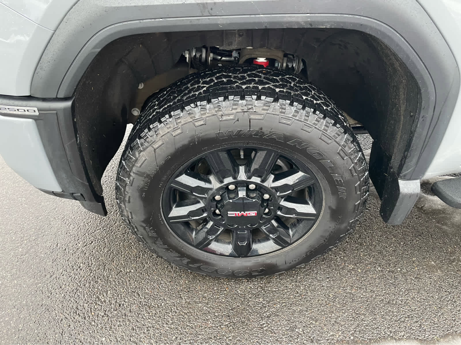 Used 2025 GMC Sierra 2500 AT4 w/ AT4 Premium Plus Package image 9