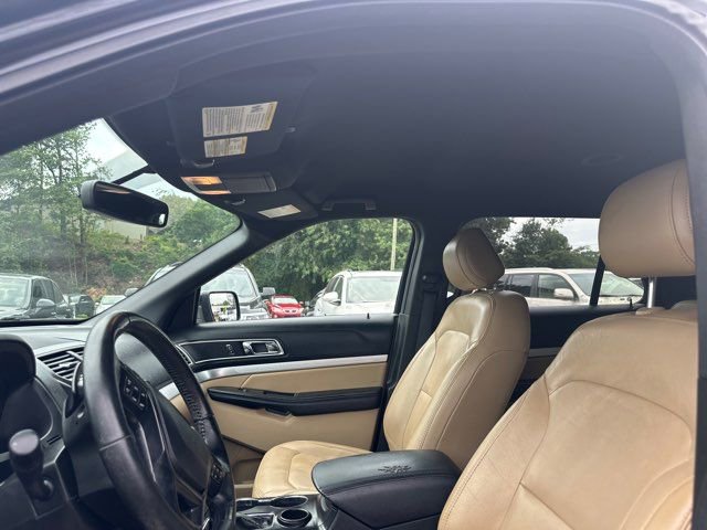 Used 2017 Ford Explorer XLT w/ Equipment Group 202A image 26