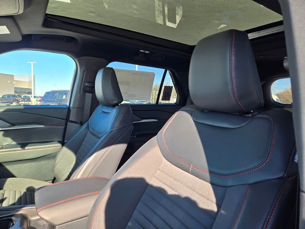 New 2026 Ford Explorer ST-Line w/ ST-Line Street Pack image 25