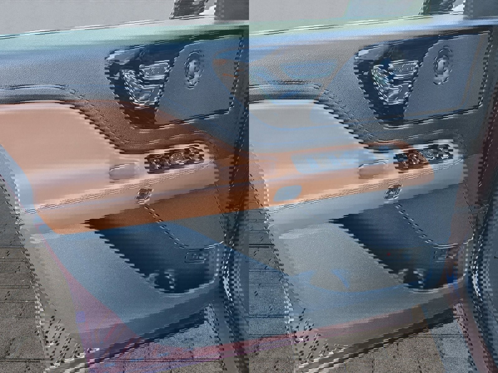 Used 2023 Lincoln Aviator Reserve w/ Elements Package Plus AWD/4WD image 10