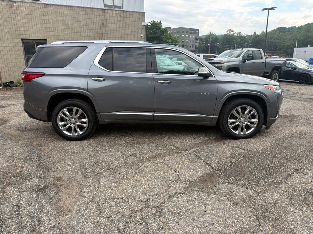 Used 2021 Chevrolet Traverse High Country w/ LPO, Floor Liner Package AWD/4WD image 8