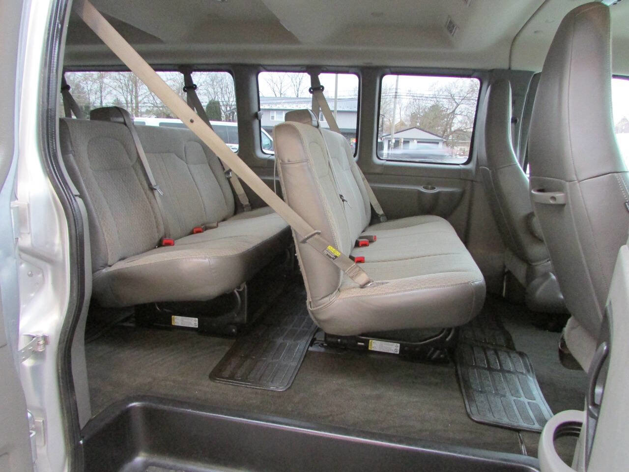 Used 2016 Chevrolet Express 3500 LT w/ LT Preferred Equipment Group RWD image 6